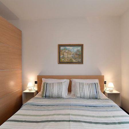 City Penthouse Vita Пула Екстериор снимка