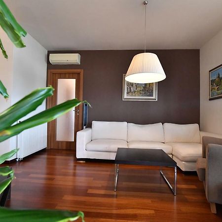 City Penthouse Vita Пула Екстериор снимка