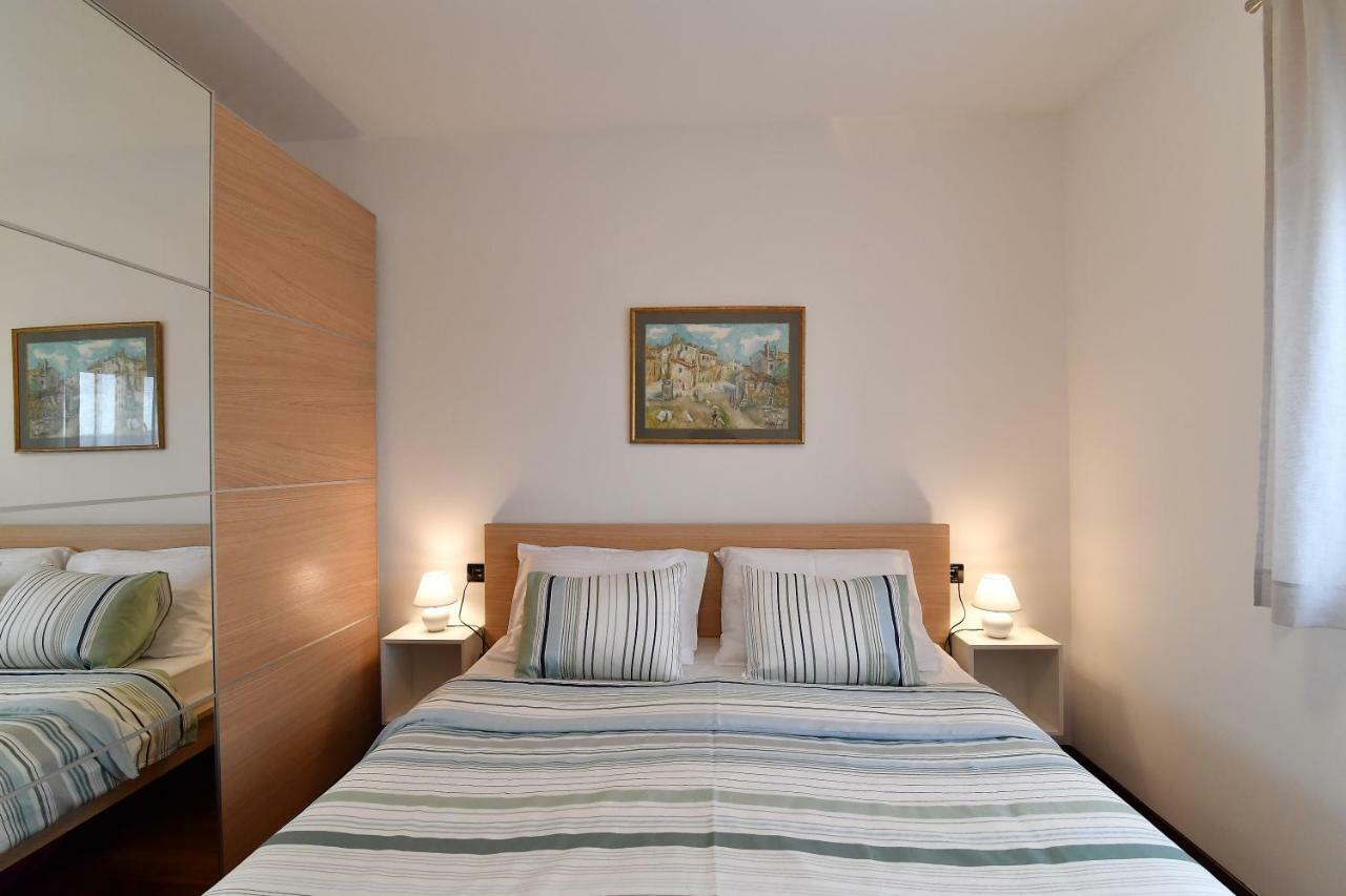 City Penthouse Vita Пула Екстериор снимка