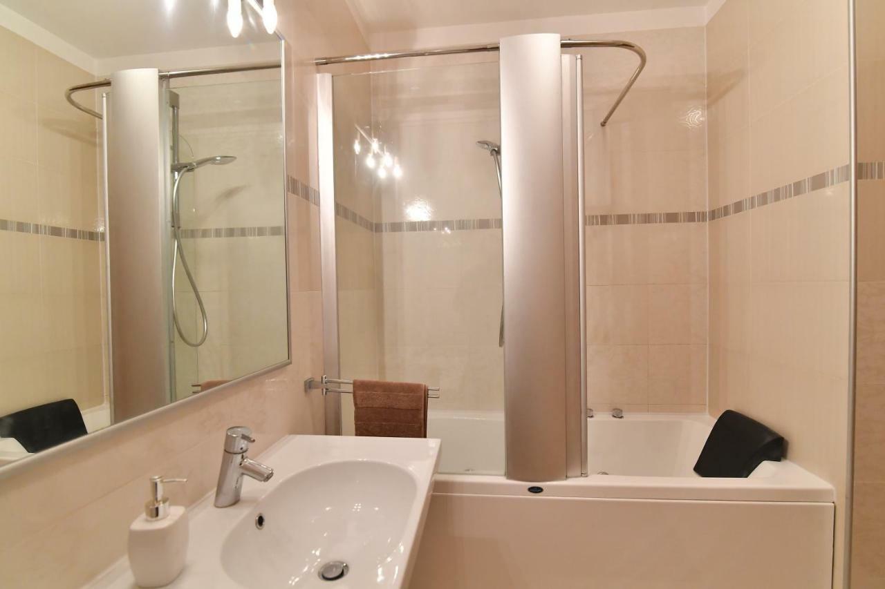 City Penthouse Vita Пула Екстериор снимка
