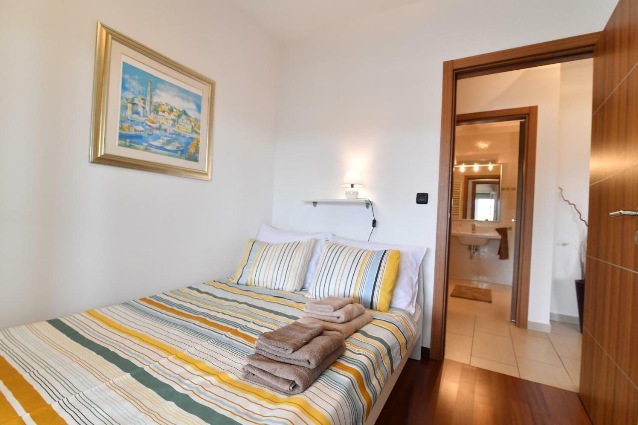 City Penthouse Vita Пула Екстериор снимка