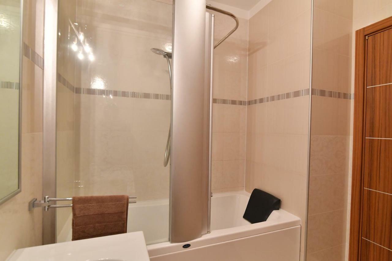 City Penthouse Vita Пула Екстериор снимка