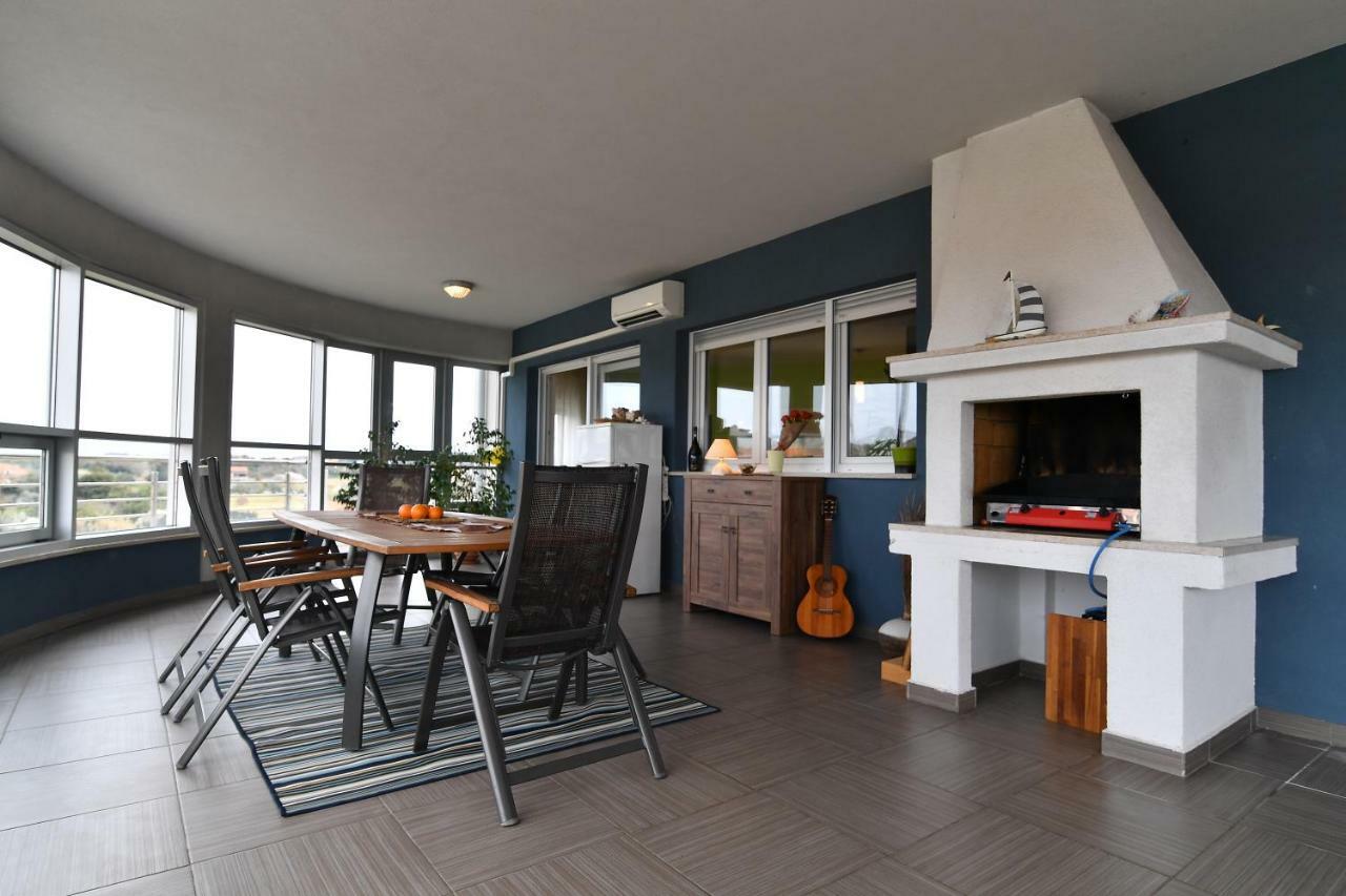City Penthouse Vita Пула Екстериор снимка
