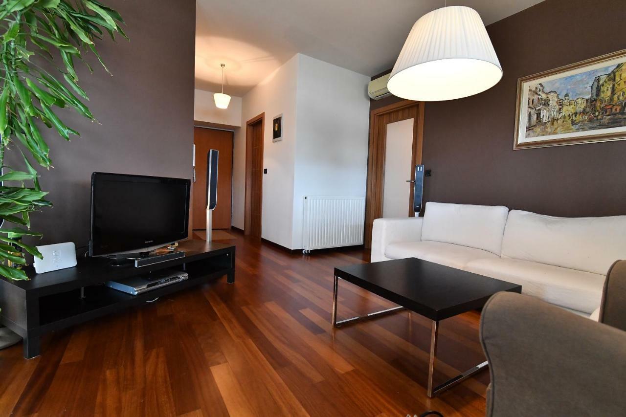 City Penthouse Vita Пула Екстериор снимка