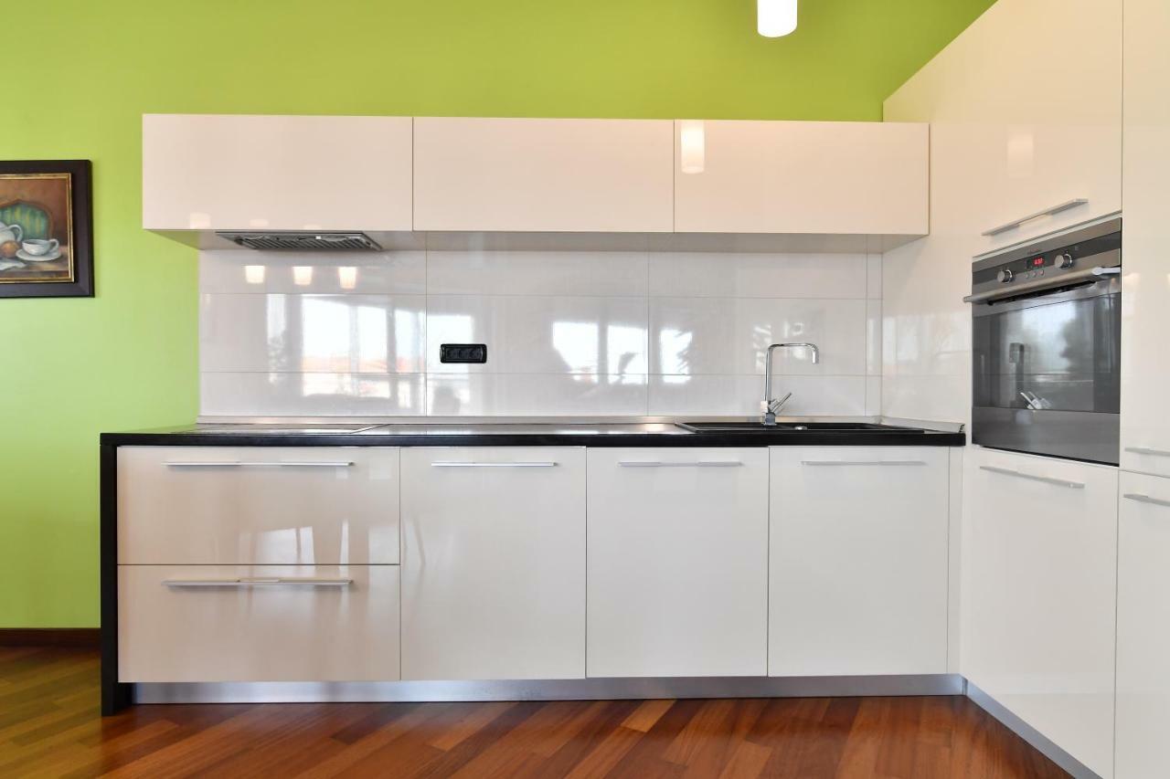 City Penthouse Vita Пула Екстериор снимка