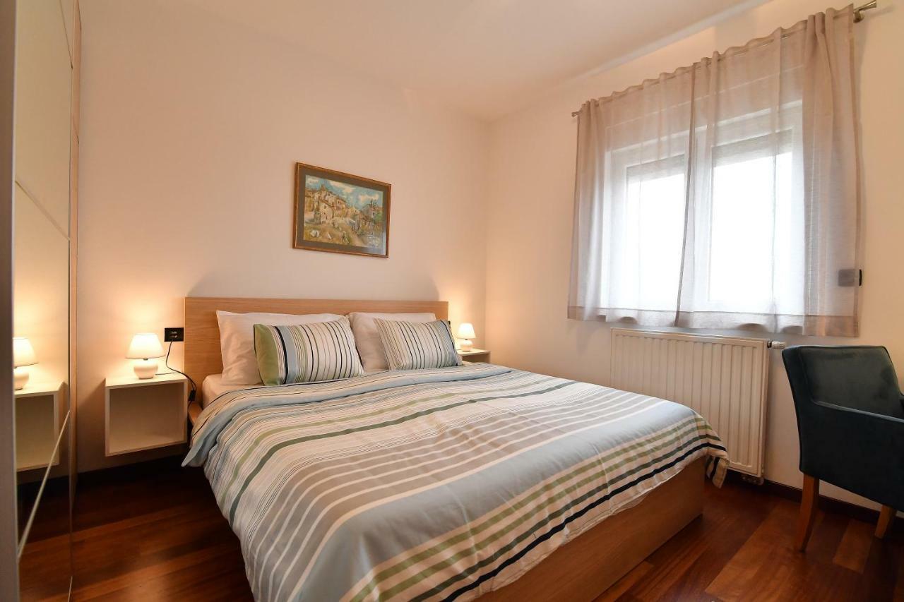 City Penthouse Vita Пула Екстериор снимка