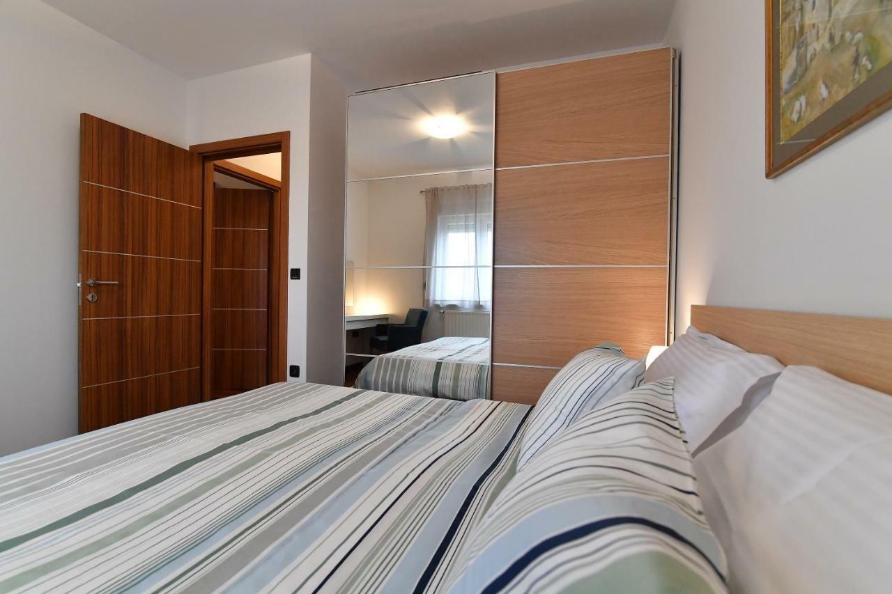 City Penthouse Vita Пула Екстериор снимка