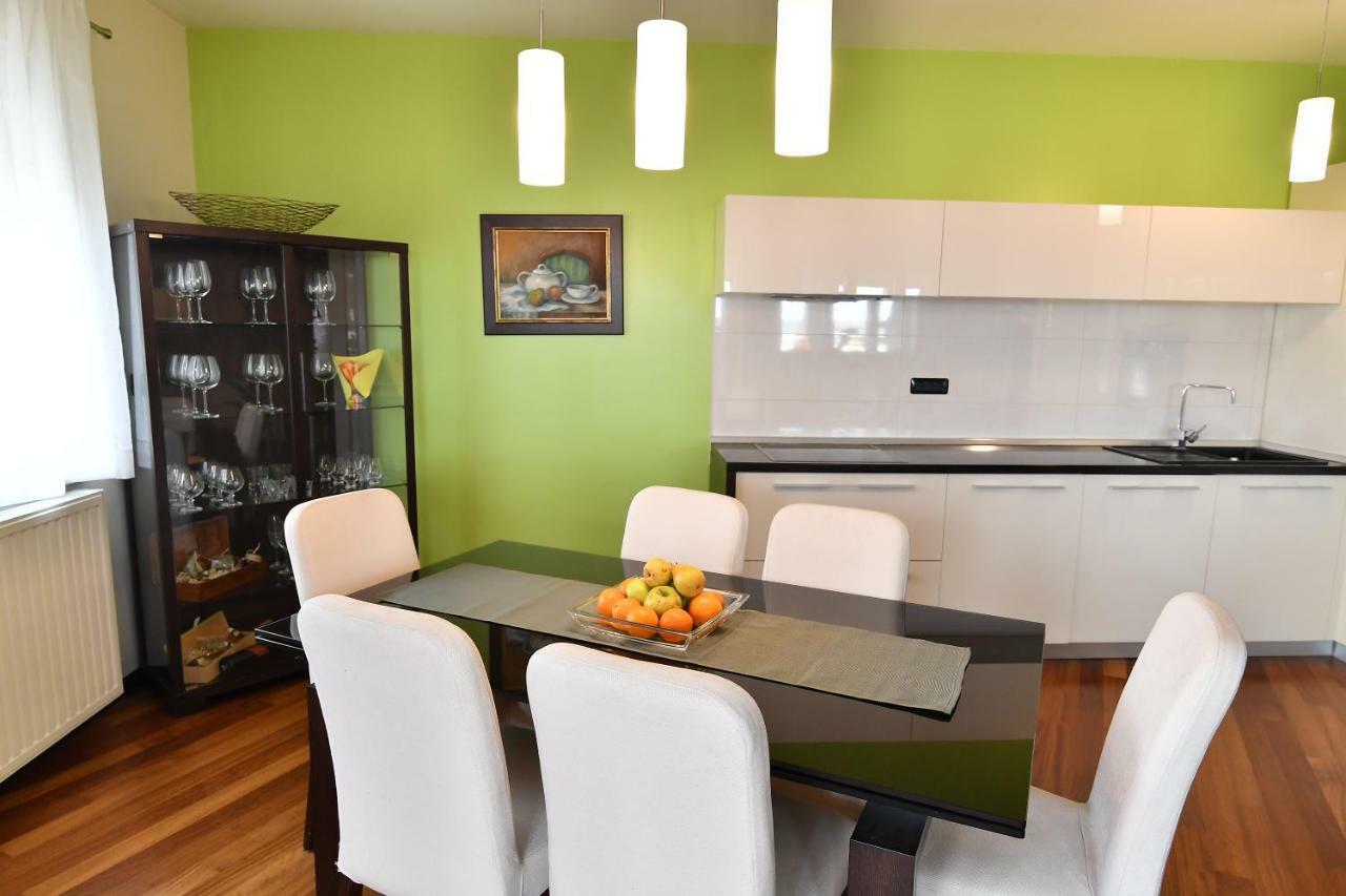 City Penthouse Vita Пула Екстериор снимка