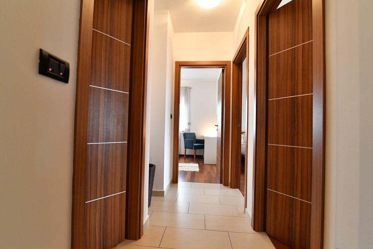 City Penthouse Vita Пула Екстериор снимка