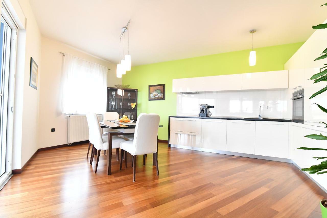 City Penthouse Vita Пула Екстериор снимка